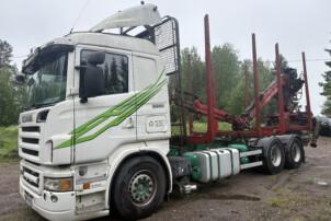 Scania R500 6x2 tukkiauto nosturilla